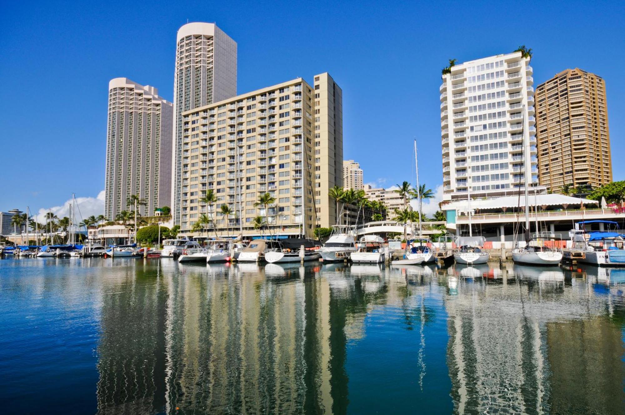 Ilikai Marina 682 Yacht Harbor View 1BR Apartment Honolulu Bagian luar foto