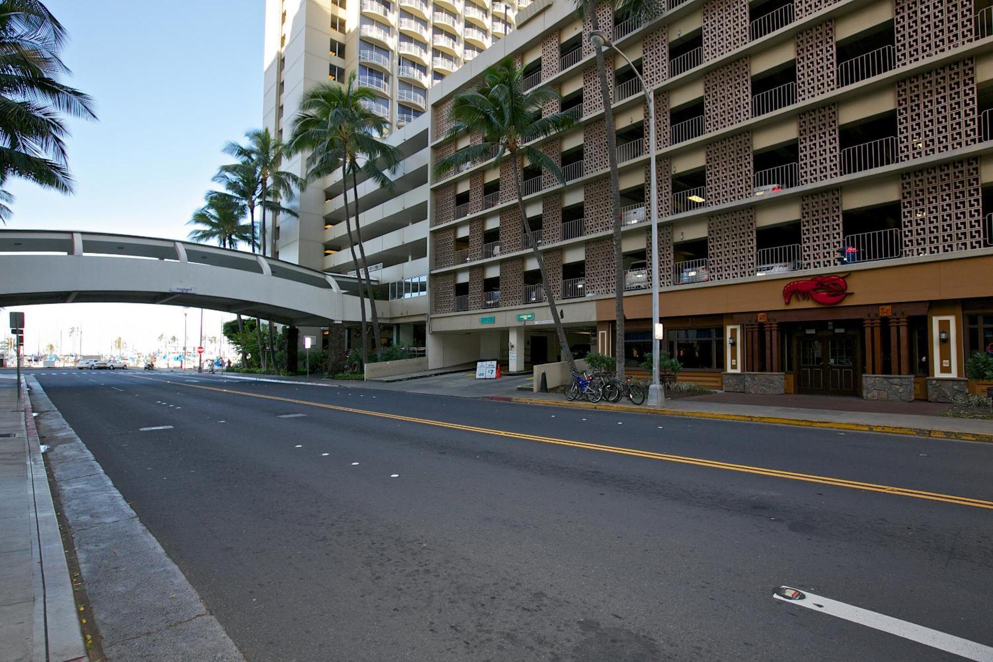 Ilikai Marina 682 Yacht Harbor View 1BR Apartment Honolulu Bagian luar foto